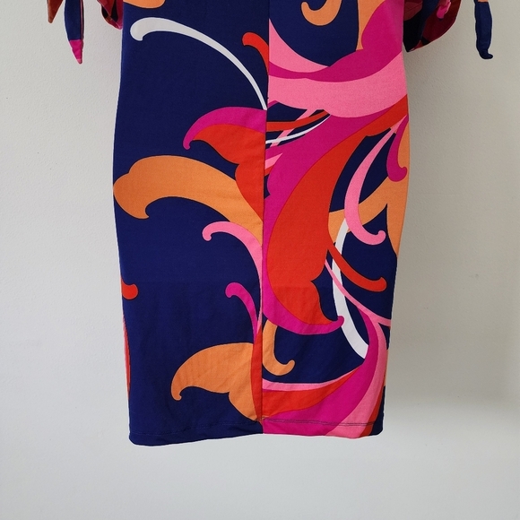 Trina Turk Vinet Short Shift Mini Tunic Dress Scrolling Slit Sleeve Knit Sz L - Picture 11 of 15